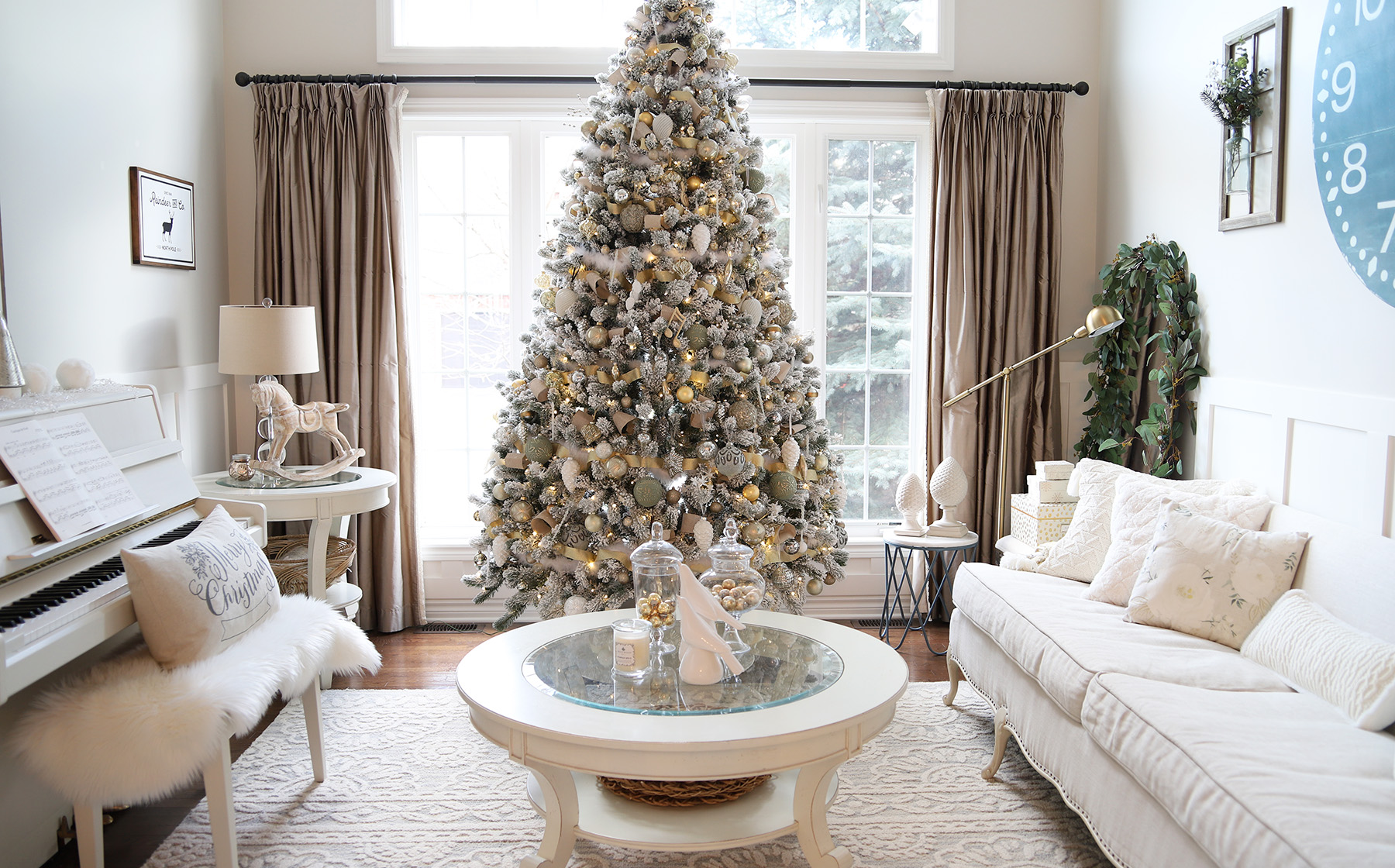 8 Unique Decorating Ideas For A Christmas Tree